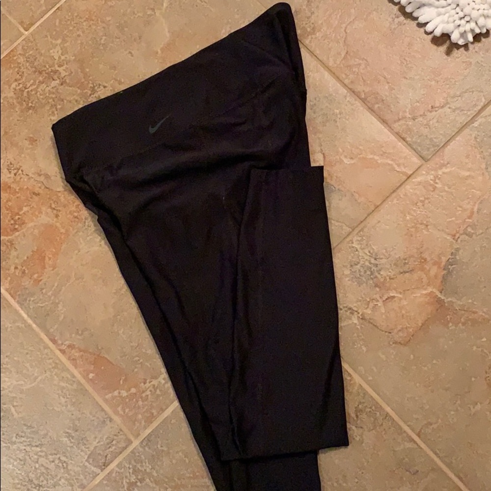 Women’s medium nine dry fit work out pants